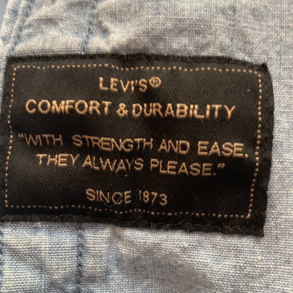 Men’s Levi’s, light blue, button-up shirt.  Size XL. - Picture 4 of 5